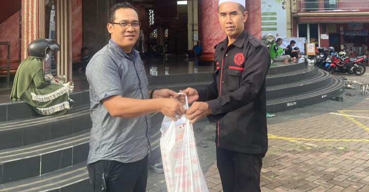 Tebarkan Semangat Kepedulian, BRI BO Depok Salurkan Jumat Berkah Ramadan