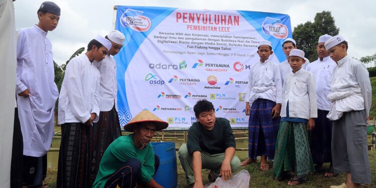 Ciptakan Santripreneur, Wartawan Mancing Indonesia Latih Santri Budidaya Ikan Air Tawar dan Digitalisasi Bisnis