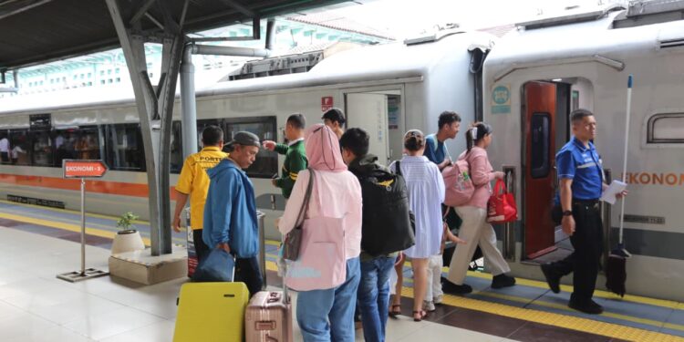 Siap-Siap War Tiket Kereta Murah Mudik Lebaran 2026, Mulai 16.30 WIB Sore Ini