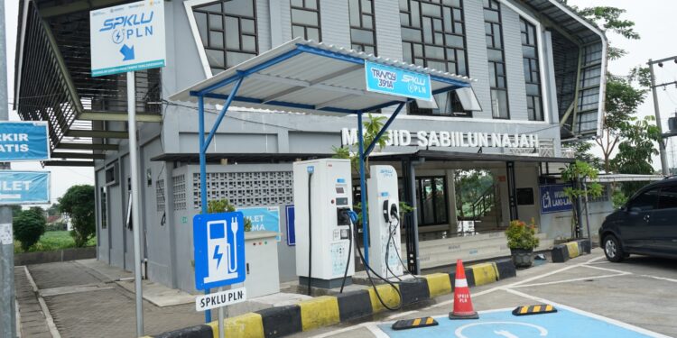 Kementerian PU Siapkan 189 SPKLU di Tol, Mudik Mobil Listrik Kini Lebih Tenang