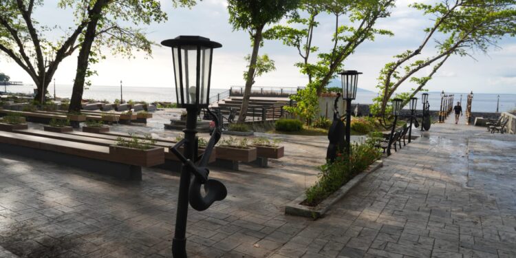 Kementerian PU Ajak Masyarakat Isi Libur Lebaran, Pantai Malalayang Disulap Jadi Destinasi Hits Baru di Manado