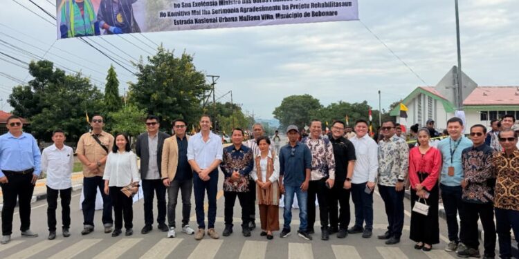 Hutama Karya Harumkan Nama Indonesia, Terima Penghargaan Langsung dari PM Timor Leste Xanana Gusmão atas Proyek Jalan Maliana