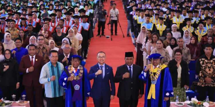 Saat Eddy Soeparno Berikan Beasiswa Untuk Lulusan Terbaik Unpatti: Keberhasilannya Menginspirasi