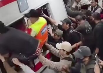 Detik-detik Tabrakan KRL di Stasiun Bekasi Timur, 4 Meninggal