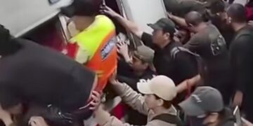 Detik-detik Tabrakan KRL di Stasiun Bekasi Timur, 4 Meninggal