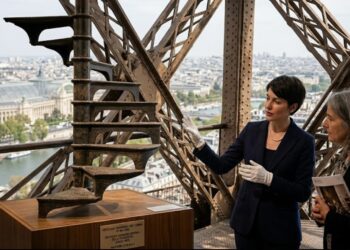 Rp870 Juta, Tangga Asli Menara Eiffel Akan Dilelang di Paris