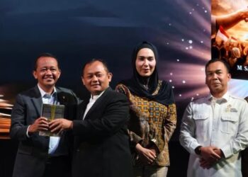 Sarmuji Rilis Buku “Kekuasaan Yang Menolong”, Bawa Pesan Kuat: Kekuasaan untuk Melayani Rakyat