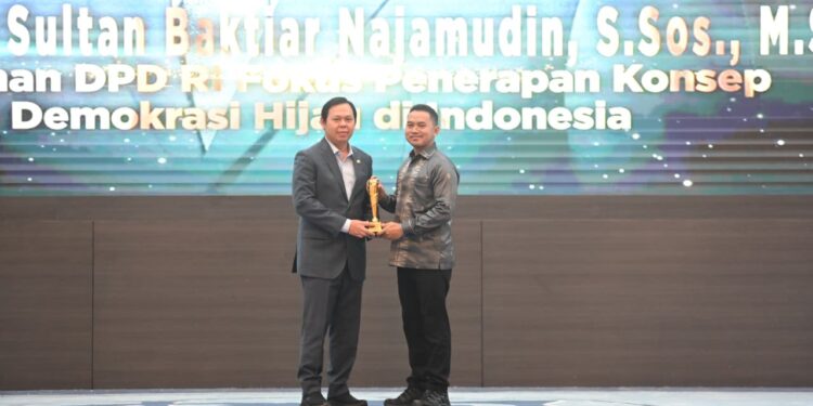 Kembali Terima KWP Award, Ketua DPD RI Sultan: Wartawan Sahabat Seperjuangan