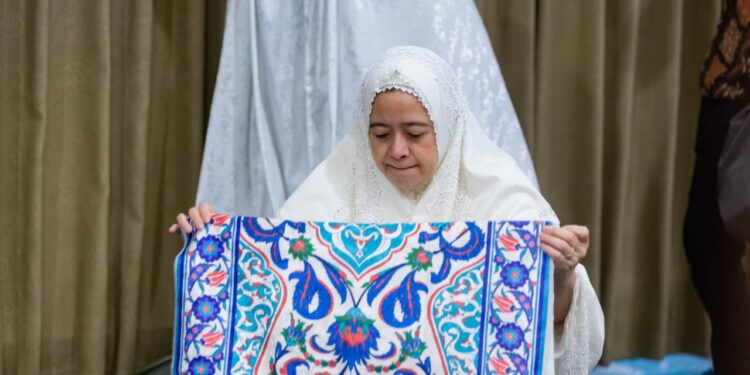 Salat di Masjid DPR, Puan Harap Idul Adha 2026 Jadi Momen Rajut Kebersamaan dan Kepedulian Sosial