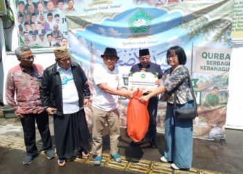 DNIKS Salurkan Daging Kurban untuk Disabilitas hingga Warga Prasejahtera