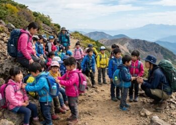 Bocah TK di Jepang Daki Gunung 2.700 Mdpl: Mandiri Sejak Dini atau Menyiksa Anak?