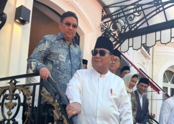 Denny JA: Macron dan Prabowo, Dua Pemain Geopolitik yang Hebat