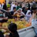 Jemaah Haji RI Serbu Pasar Kaget di Makkah, Bakso, Gorengan, Bubur Kacang Hijau, Risol, Klepon hingga Onde-onde Dijual Pakai Rupiah