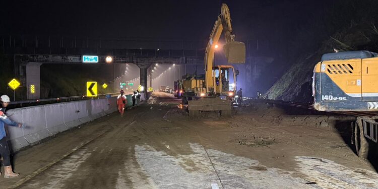Kementerian PU Pulihkan Jalur Tol Bocimi KM 72 Usai Diterjang Longsor