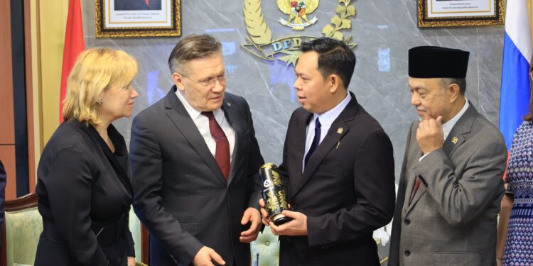 Ketua DPD RI Sultan Terima Kunjungan Dirjend Badan Atom Rusia Bahas Potensi Pengembangan PLTN
