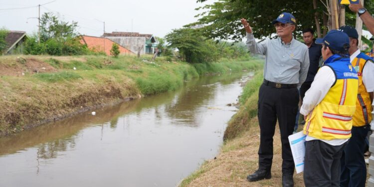 Menteri Dody Tinjau Pembangunan Jembatan Bokwedi di Pasuruan, Ditargetkan Fungsional Sebelum Nataru