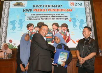 Gelar Aksi Sosial, KWP Berbagi Gairah Belajar Lewat Ribuan Bantuan Alat Tulis
