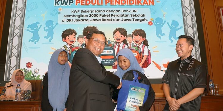 Gelar Aksi Sosial, KWP Berbagi Gairah Belajar Lewat Ribuan Bantuan Alat Tulis