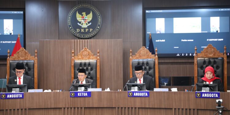 DKPP Berhentikan Tetap Ketua dan Dua Anggota KPU Intan Jaya