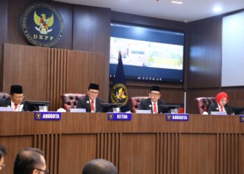 Sidang DKPP soal Ijazah, Ketua KPU RI Afifuddin Beri Penjelasan
