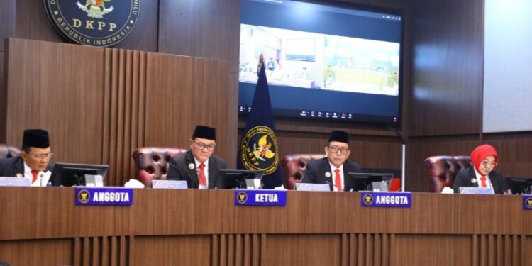 Sidang DKPP soal Ijazah, Ketua KPU RI Afifuddin Beri Penjelasan