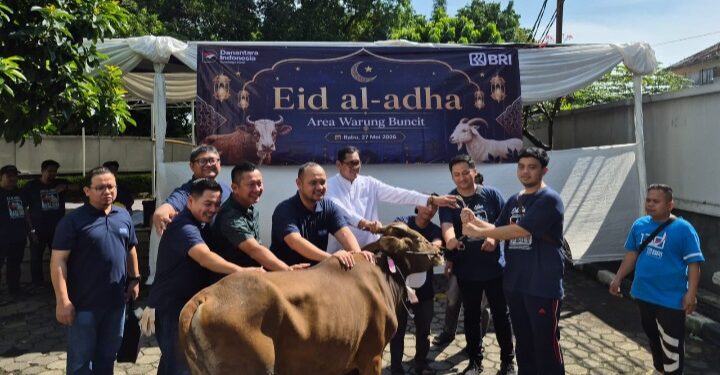 BRI Mabes TNI Cilangkap Kurban Sapi untuk Warga Pasar Minggu