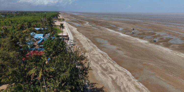 Lindungi Kawasan Pesisir, Kementerian PU Lanjutkan Pengamanan Pantai Lampu Satu Merauke
