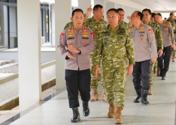 Kapolri Perkuat Soliditas TNI-Polri Lewat Silaturahmi dengan Panglima TNI di Mabes TNI