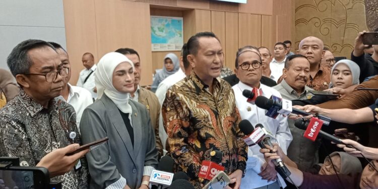 DPR Pastikan Stok Pertalite dan Solar Aman, Ungkap Penyebab Antrean Panjang di SPBU