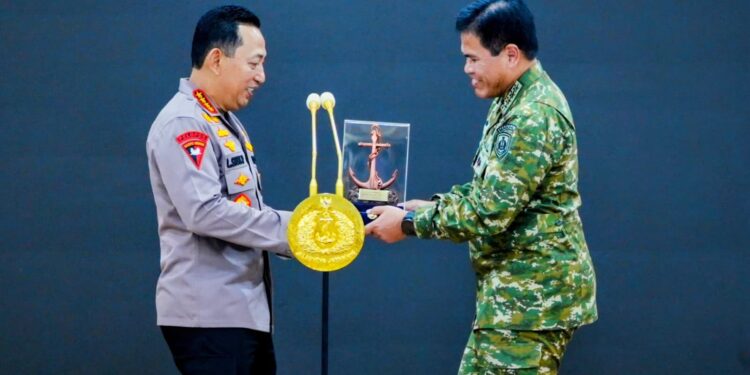 Kapolri Bersama Menko Polkam dan Pimpinan Lembaga Negara Perkuat Kebersamaan di Mabes TNI AL