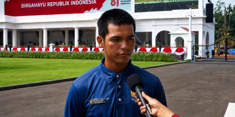 Bangga Gabung Paskibraka, Nasionalisme Fatih Bergelora Kibarkan Sang Merah Putih di Istana