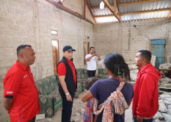 Stevano Turun Langsung Salurkan Bantuan Bagi Warga Terdampak Bencana NTT