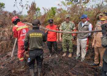 Atas Perintah Prabowo, Menhut Raja Antoni Turun Langsung Tangani Karhutla Kalbar