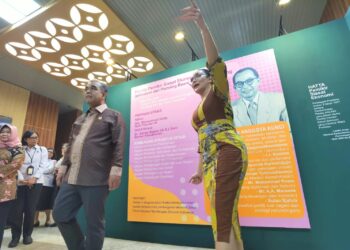 Muzani Tinjau Pameran Arsip Sejarah Konstitusi, Tegaskan Pentingnya Rekam Jejak Bangsa
