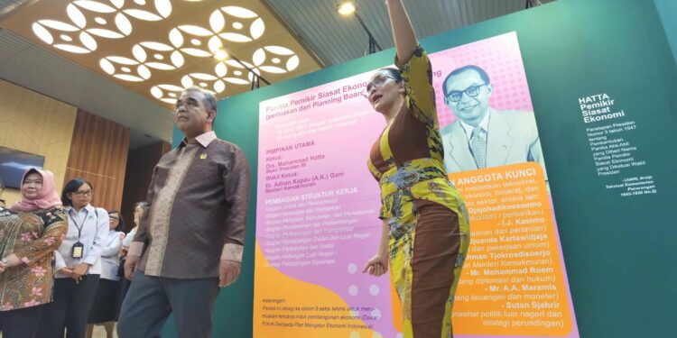 Muzani Tinjau Pameran Arsip Sejarah Konstitusi, Tegaskan Pentingnya Rekam Jejak Bangsa