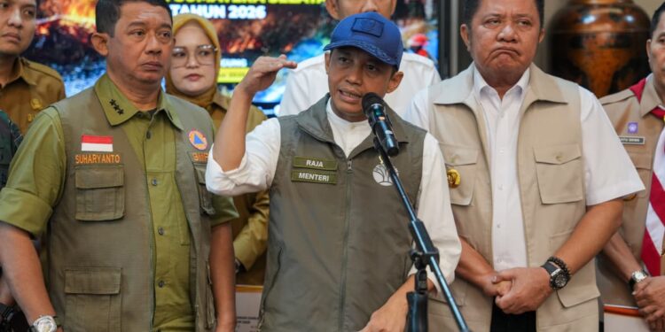 Menhut Raja Antoni Tutup Sementara Pendakian di 9 Taman Nasional Rawan Karhutla
