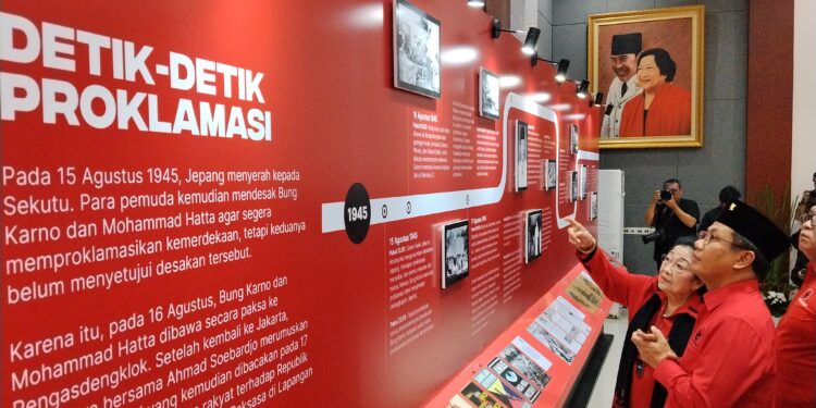 Momen Megawati Melihat Pemeran Jejak Merdeka Putra Fajar, Sebelum Pimpin Upacara HUT Ke-81 RI