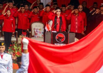 Pimpin Upacara HUT ke-81 RI, Megawati Minta Bangsa Indonesia Jujur Menatap Sejarah Penderitaan Bung Karno