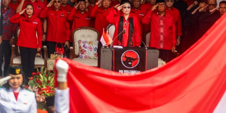 Pimpin Upacara HUT ke-81 RI, Megawati Minta Bangsa Indonesia Jujur Menatap Sejarah Penderitaan Bung Karno