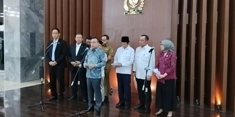 DPR dan Pemerintah Finalisasi Status Guru PPPK, Bahas Peluang Jadi PNS
