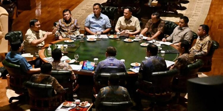 Gelar Rapat Minggu Sore hingga Malam di Hambalang, Prabowo Bahas Langkah Cepat Tangani Karhutla dan Gempa