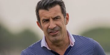Luis Figo Desak Gianni Infantino Mundur dari Kursi Presiden FIFA