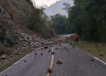 Gempa 7,7 M Guncang NTT, Kementerian PU Kerahkan Alat Berat Bersihkan Jalan Nasional