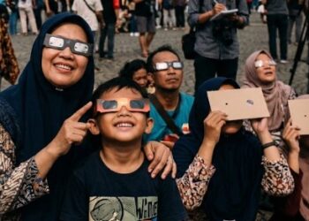 Jangan Asal Tatap Gerhana Matahari, Mata Bisa Rusak Tanpa Terasa