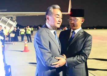 Menlu RI Sugiono Jemput Langsung Ketibaan Menlu RRT Wang Yi di Jakarta