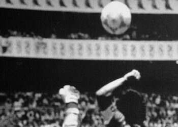 Bola “Tangan Tuhan” Diego Maradona Terjual Rp54 Miliar, Jauh di Bawah Perkiraan Rp161 Miliar