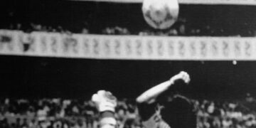 Bola “Tangan Tuhan” Diego Maradona Terjual Rp54 Miliar, Jauh di Bawah Perkiraan Rp161 Miliar