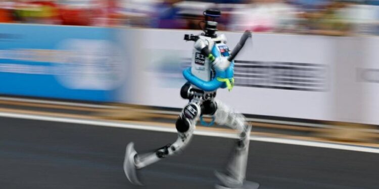 Bukan Manusia! Robot China Ngacir 100 Meter 8,86 Detik