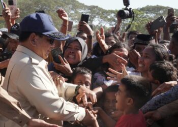 Bahagianya Anak-Anak Pengungsi Nagekeo Bertemu Prabowo