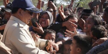 Bahagianya Anak-Anak Pengungsi Nagekeo Bertemu Prabowo
